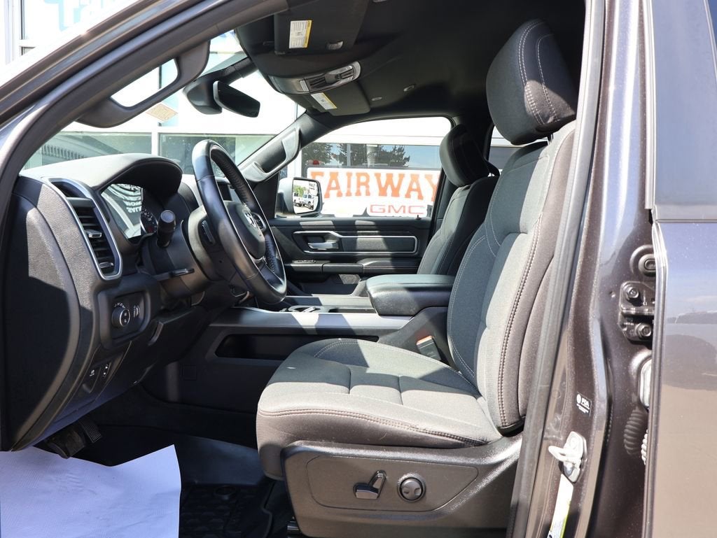 2022 RAM 1500 Big Horn Crew Cab 4x4 5'7" Box