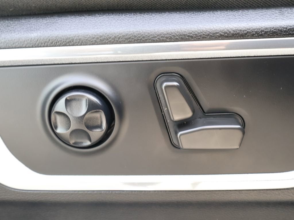 2021 RAM 1500 Laramie Crew Cab 4x4 5'7" Box