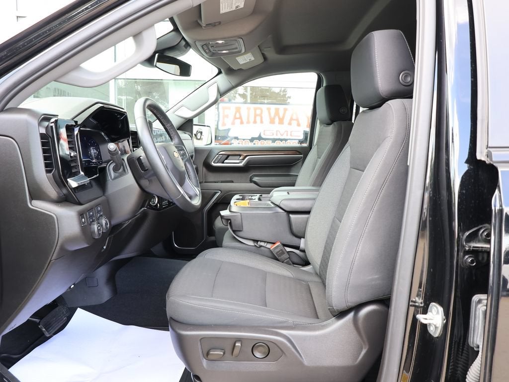 2025 Chevrolet Silverado 1500 LT (2FL)