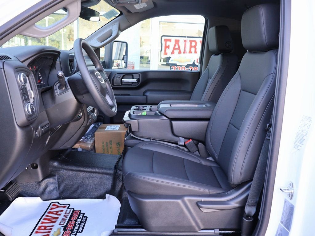 2025 GMC Sierra 3500 HD Chassis Cab Pro