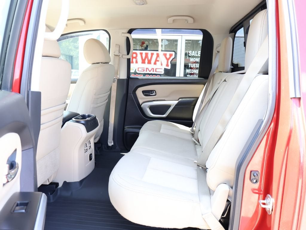 2017 Nissan TITAN XD SV Gas