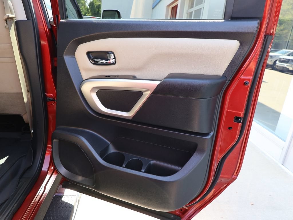 2017 Nissan TITAN XD SV Gas
