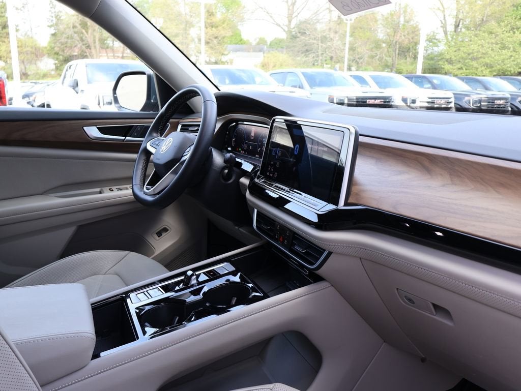 2024 Volkswagen Atlas 2.0T SE w/Technology