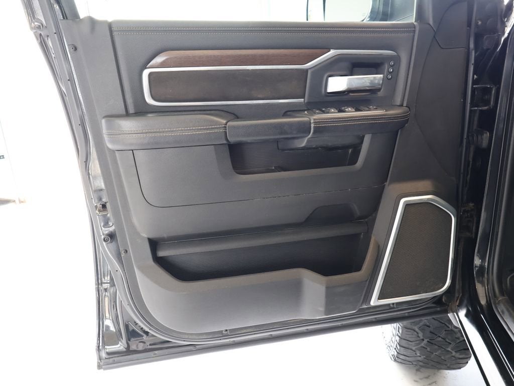 2022 RAM 2500 Laramie Crew Cab 4x4 6'4" Box